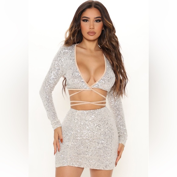 BRAND NEW FASHIONNOVA SILVER SPARKLY SKIRT SET - Picture 4 of 6